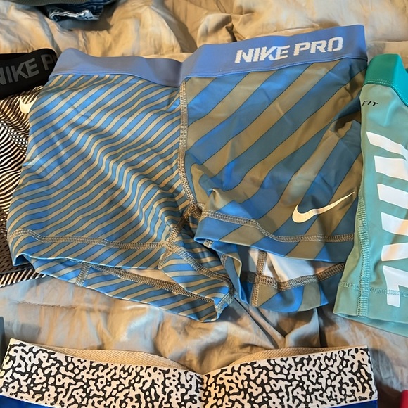 Nike Pro XS Spankies / athletic shorts in GREAT pre-loved condition. Lot of 9 - Picture 6 of 10